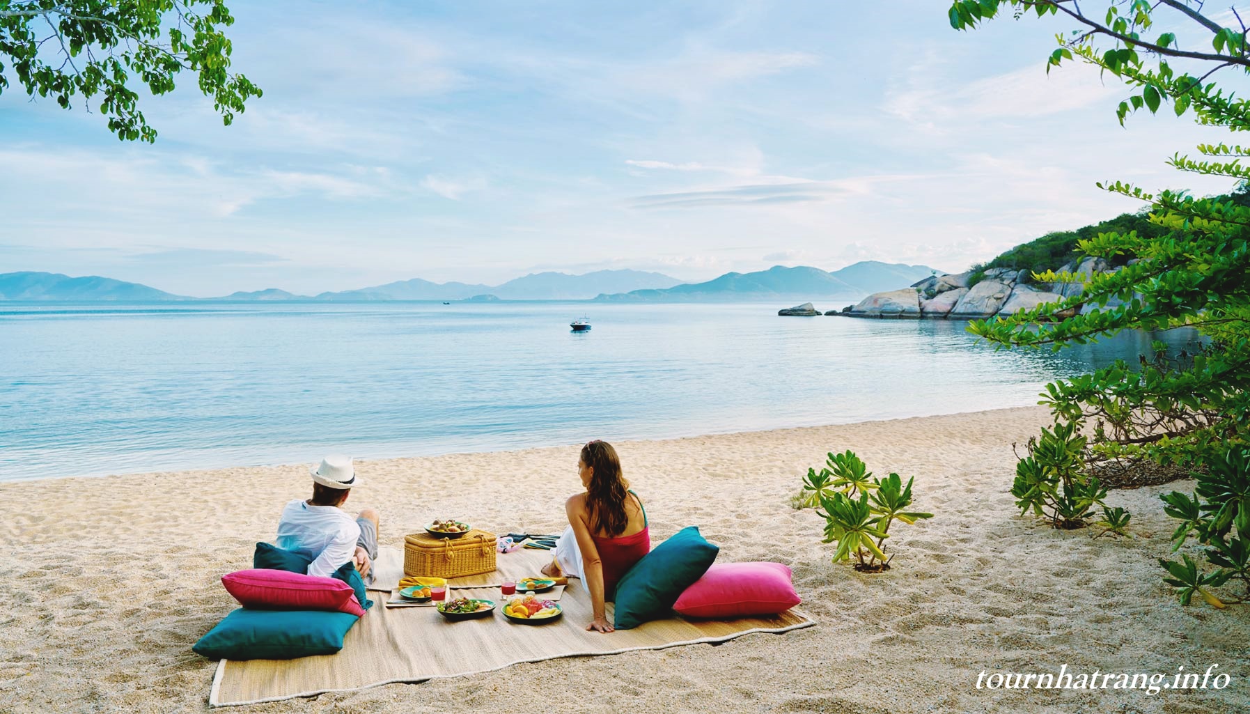 tiec picnic tren bai bien